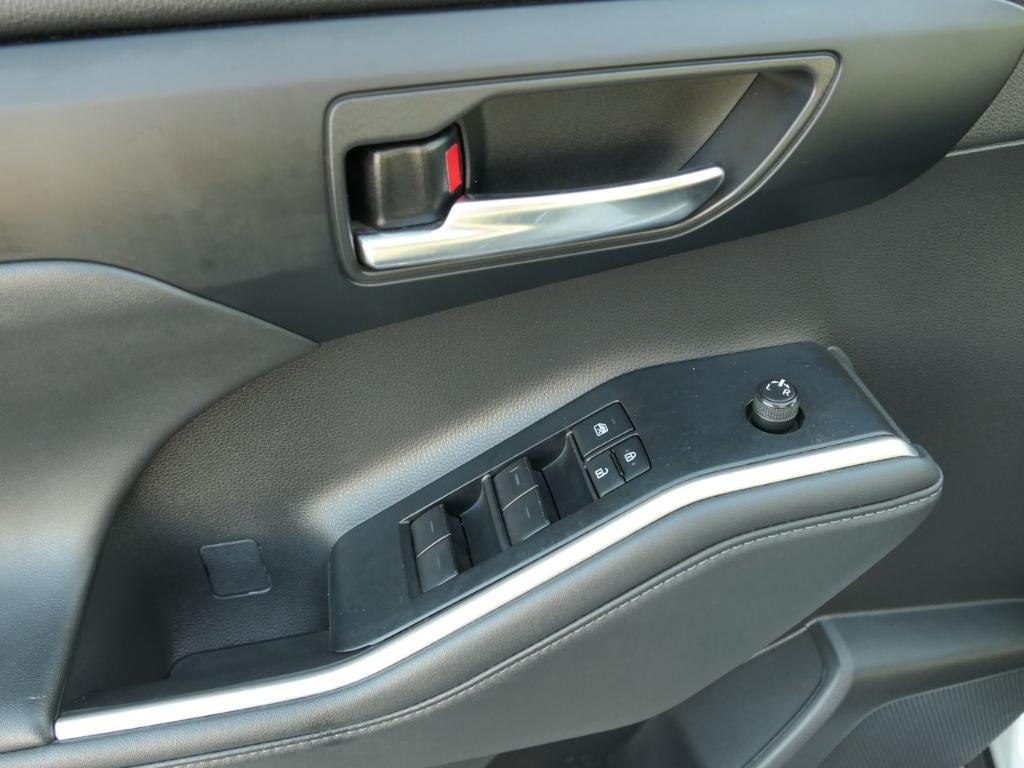 used 2022 Toyota Highlander Hybrid car, priced at $34,588