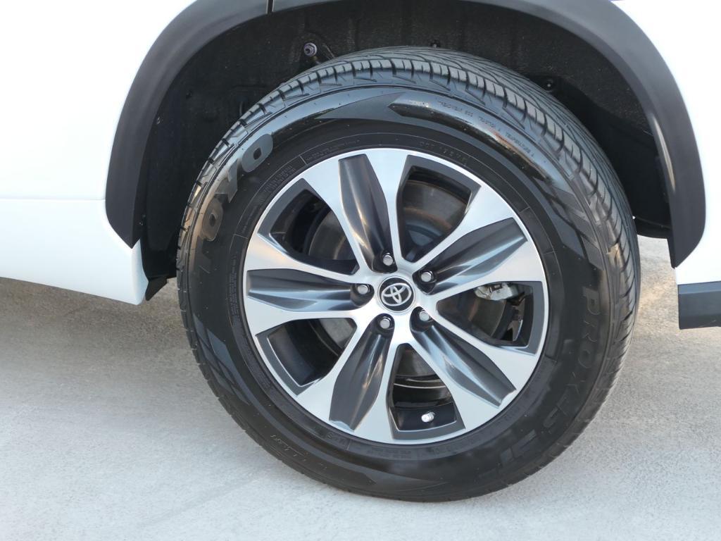 used 2022 Toyota Highlander Hybrid car, priced at $34,588