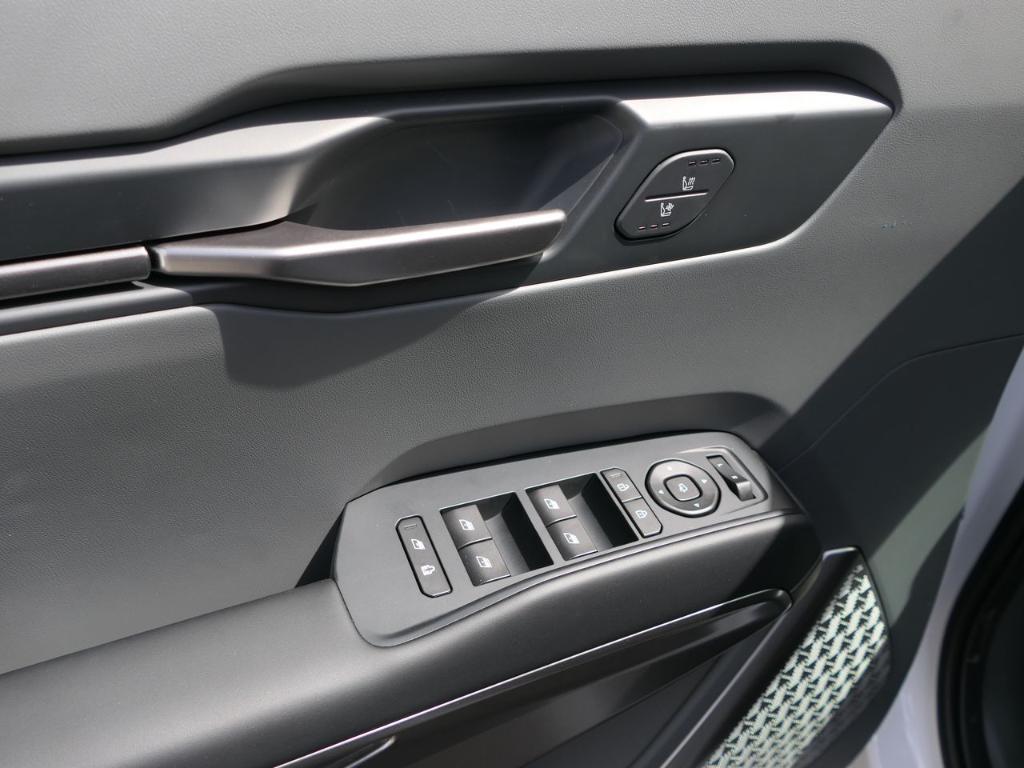 new 2026 Kia EV9 car, priced at $60,670