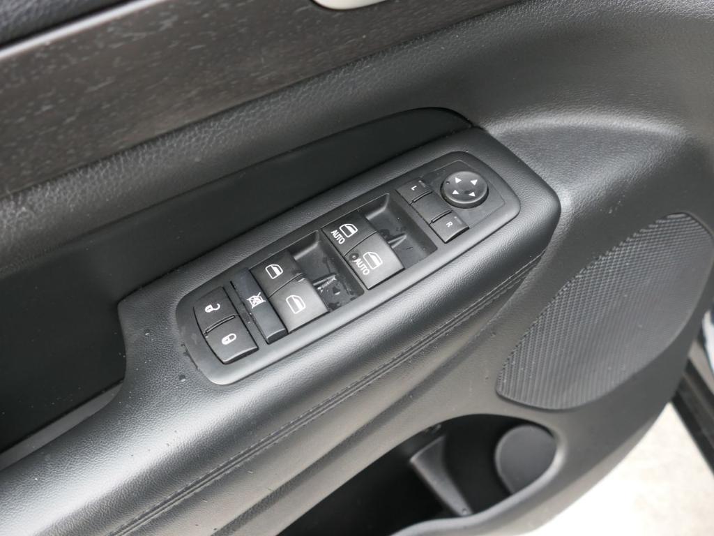 used 2015 Jeep Grand Cherokee car, priced at $14,000