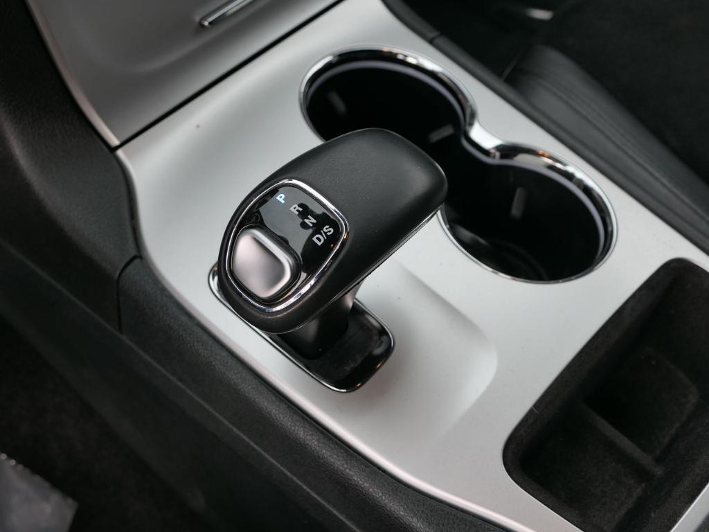 used 2015 Jeep Grand Cherokee car, priced at $14,000