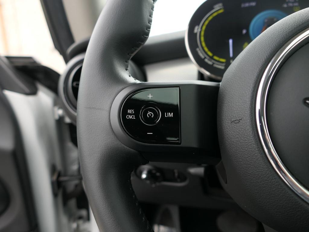 used 2023 MINI SE Hardtop car, priced at $20,000