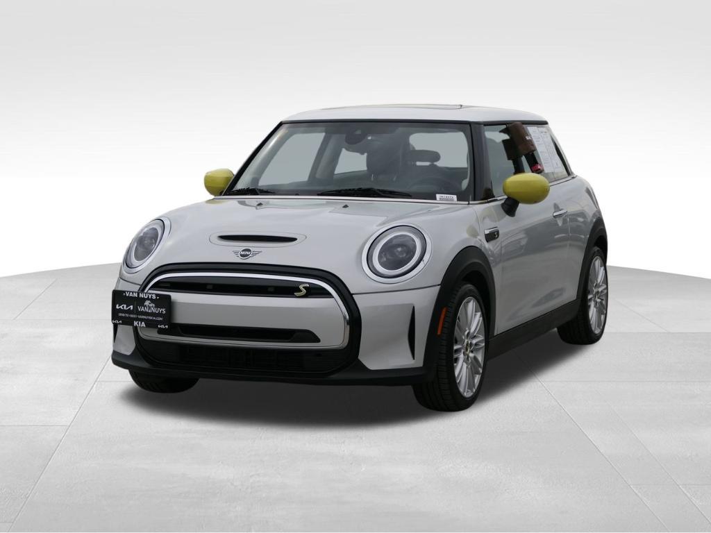 used 2023 MINI SE Hardtop car, priced at $20,000