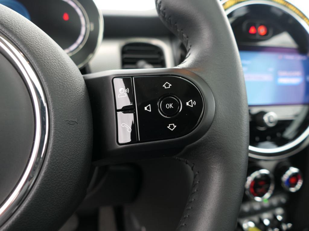 used 2023 MINI SE Hardtop car, priced at $20,000