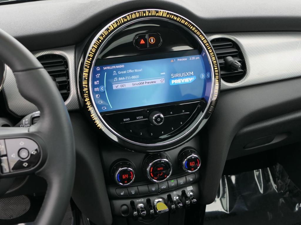 used 2023 MINI SE Hardtop car, priced at $20,000