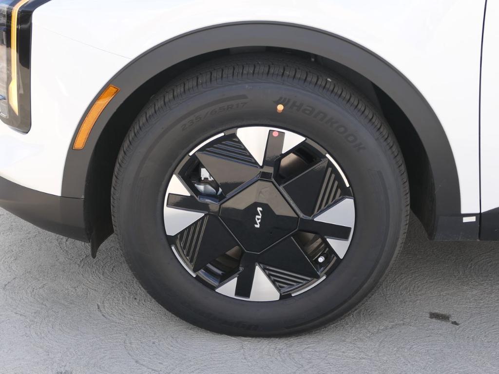 new 2026 Kia Sportage Hybrid car, priced at $32,575