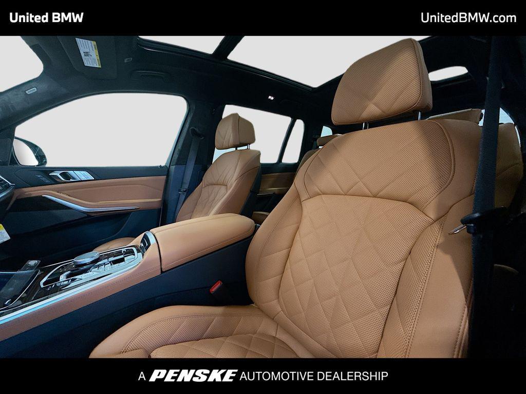 new 2026 BMW X7 car, priced at $102,005
