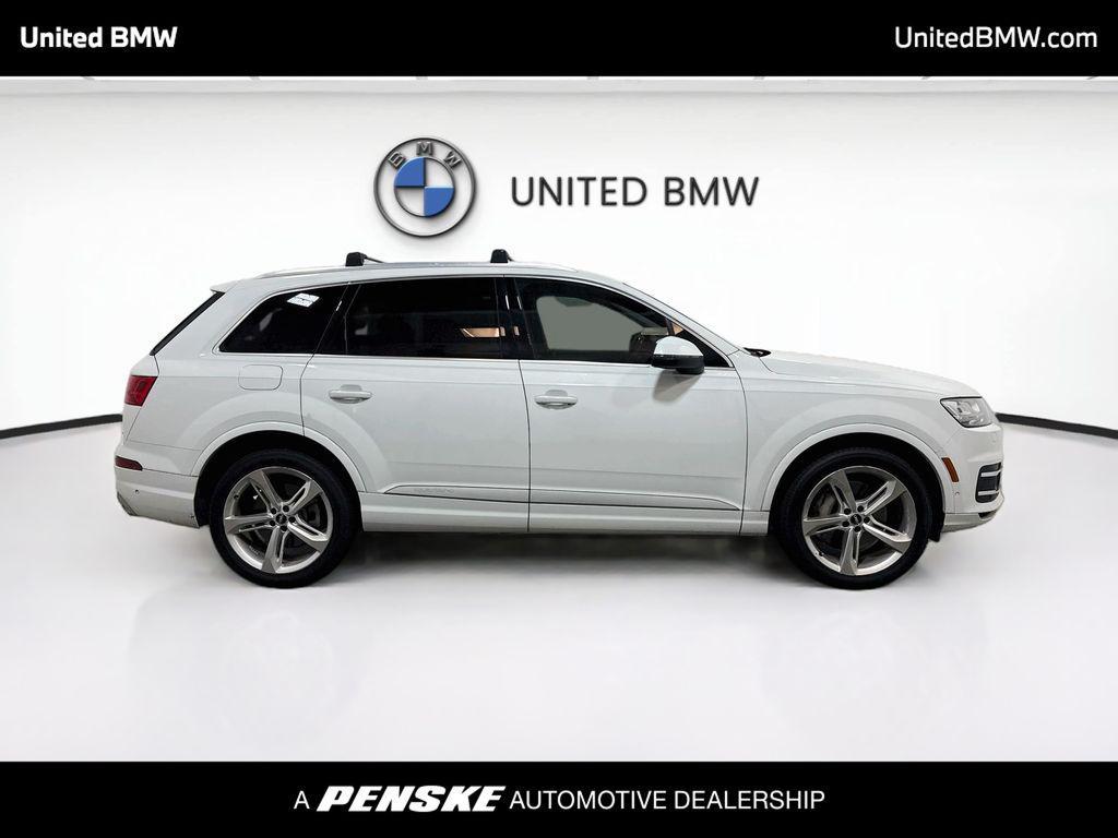 Audi Q7 view 4