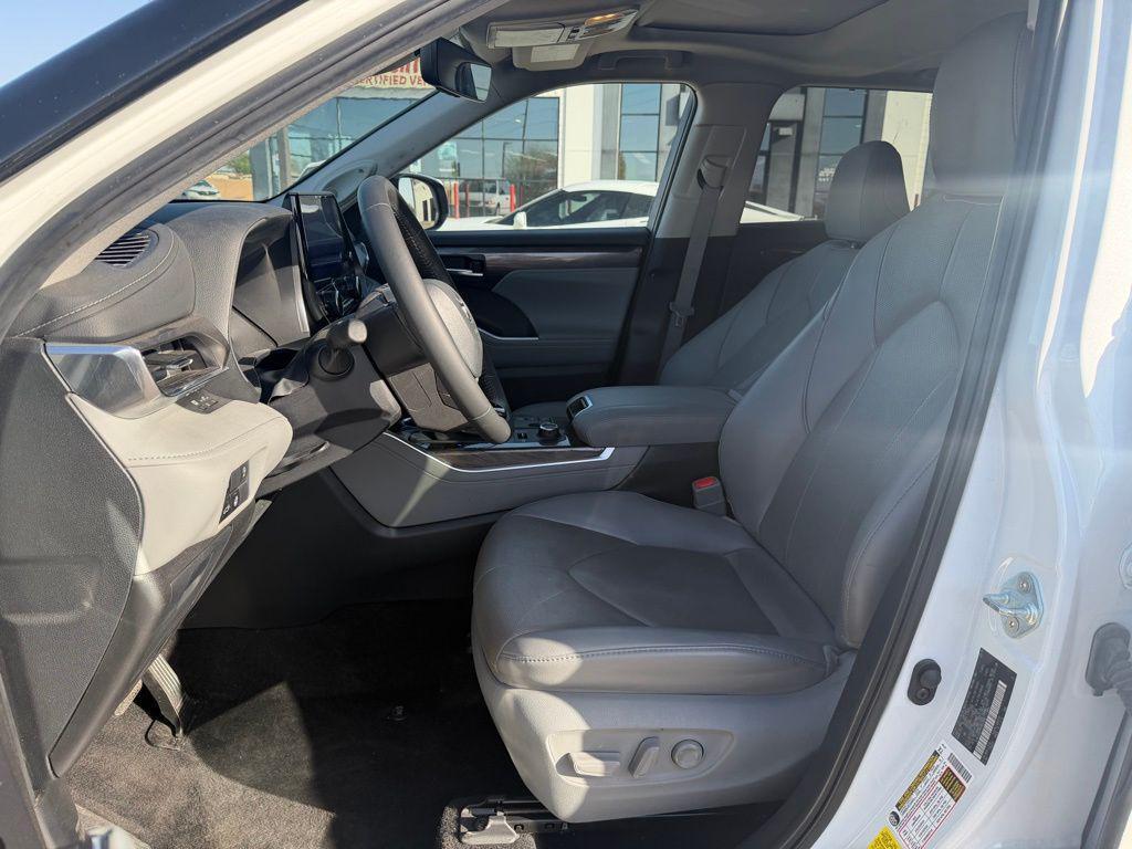 used 2024 Toyota Highlander car, priced at $36,000