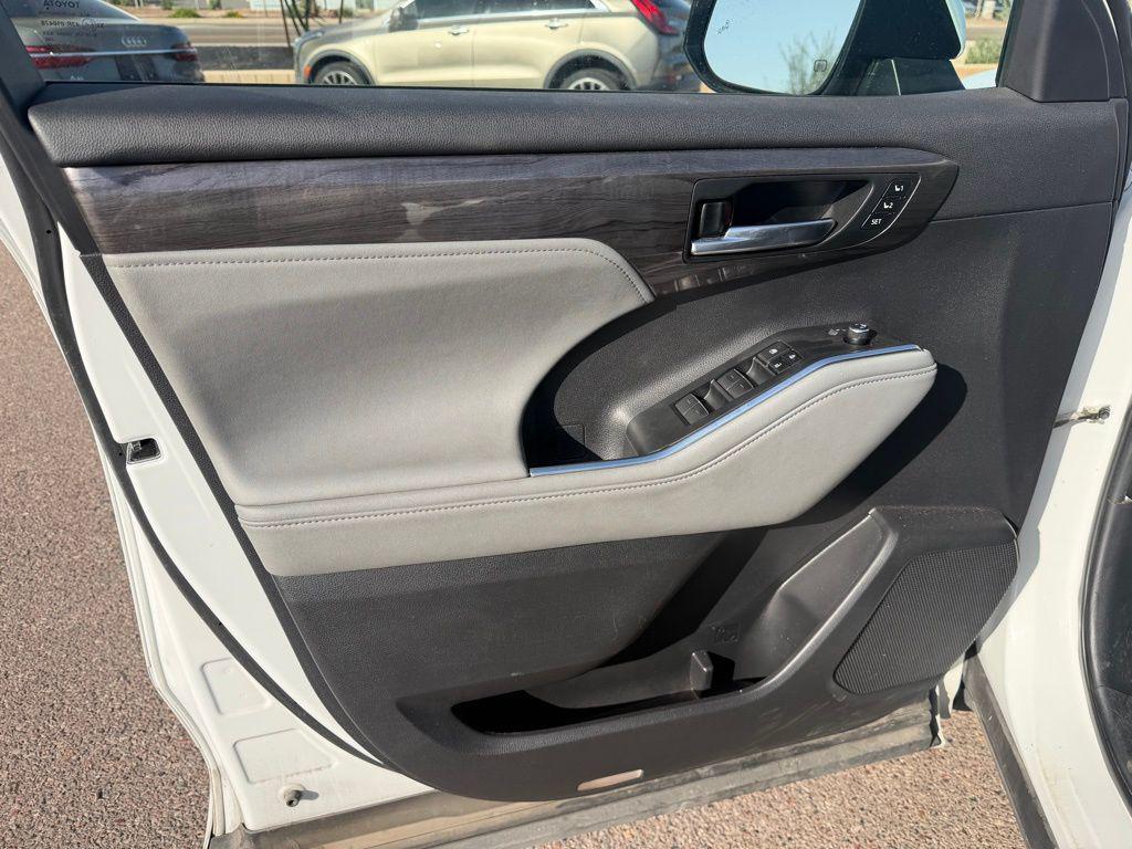 used 2024 Toyota Highlander car, priced at $36,000