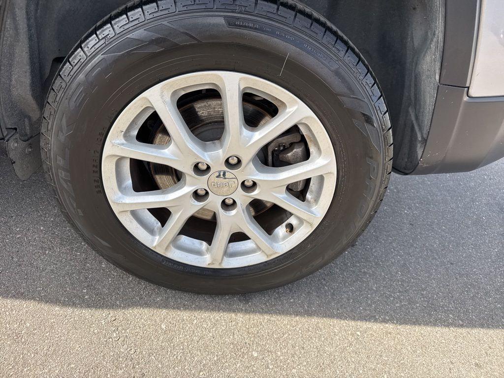 used 2018 Jeep Cherokee car, priced at $14,000