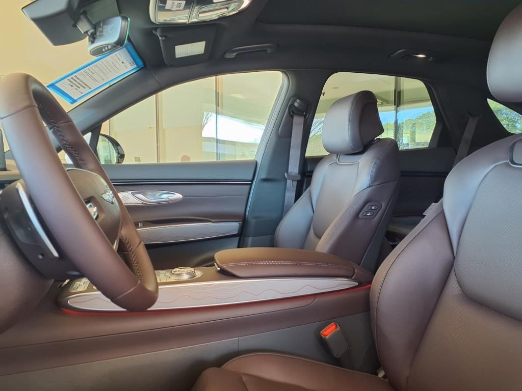 new 2025 Genesis GV70 car