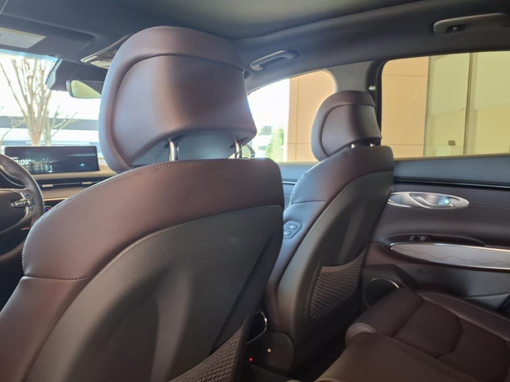 new 2025 Genesis GV70 car