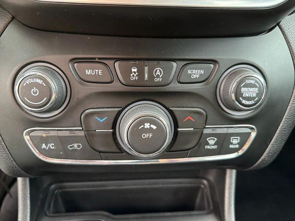 used 2020 Jeep Cherokee car, priced at $24,490