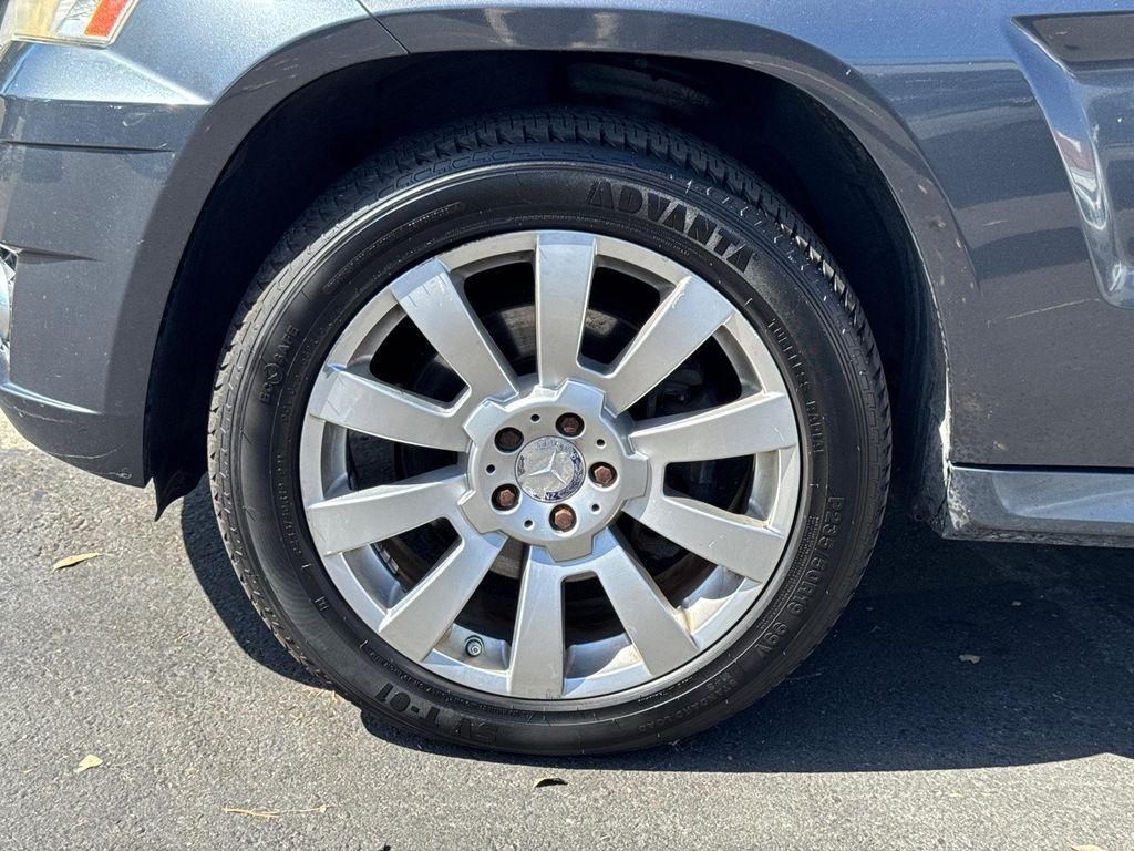 Mercedes-Benz GLK view 4