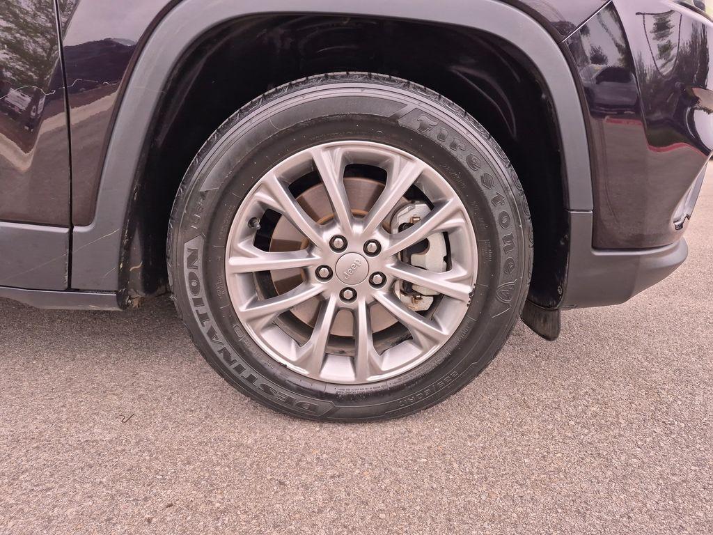 used 2021 Jeep Cherokee car, priced at $21,916