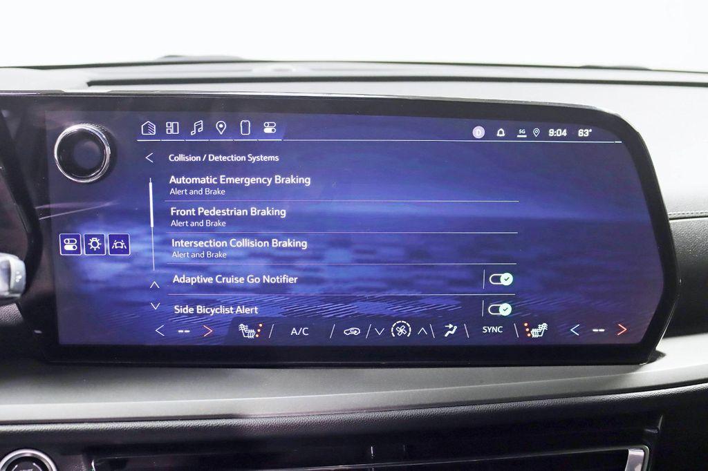 used 2025 Chevrolet Traverse car, priced at $31,888