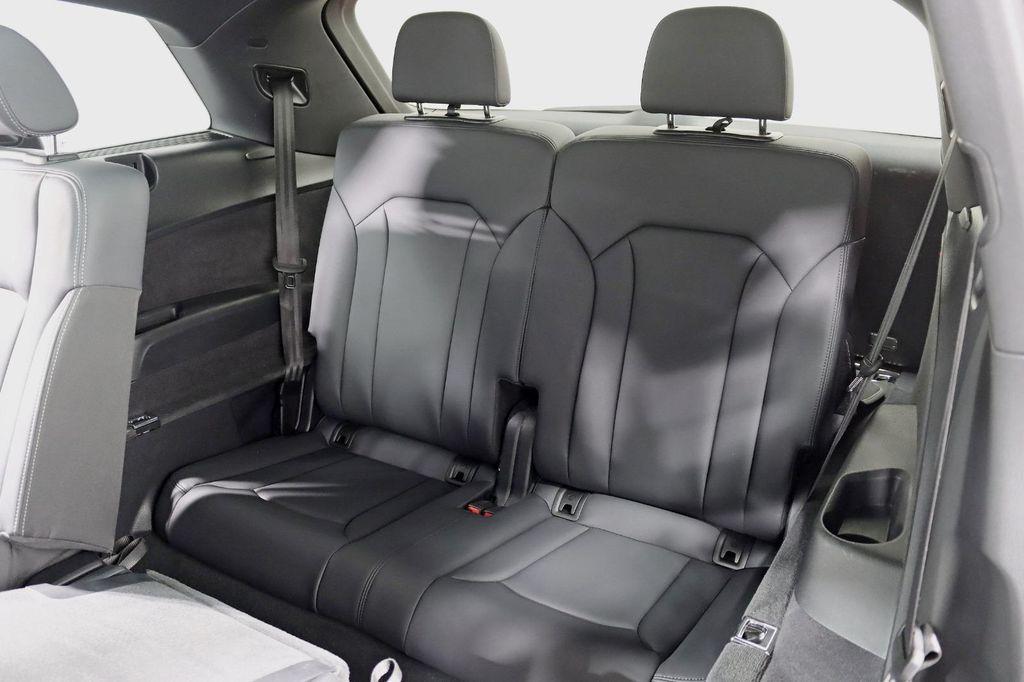 Audi Q7 view 31