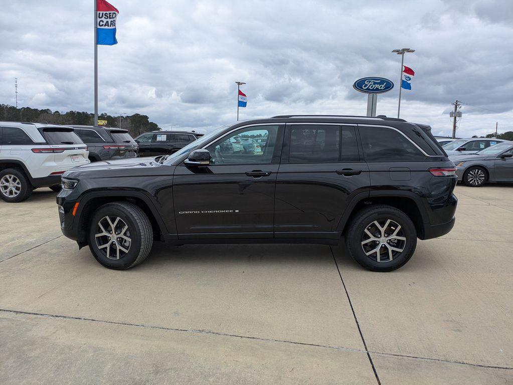 used 2024 Jeep Grand Cherokee car, priced at $34,995