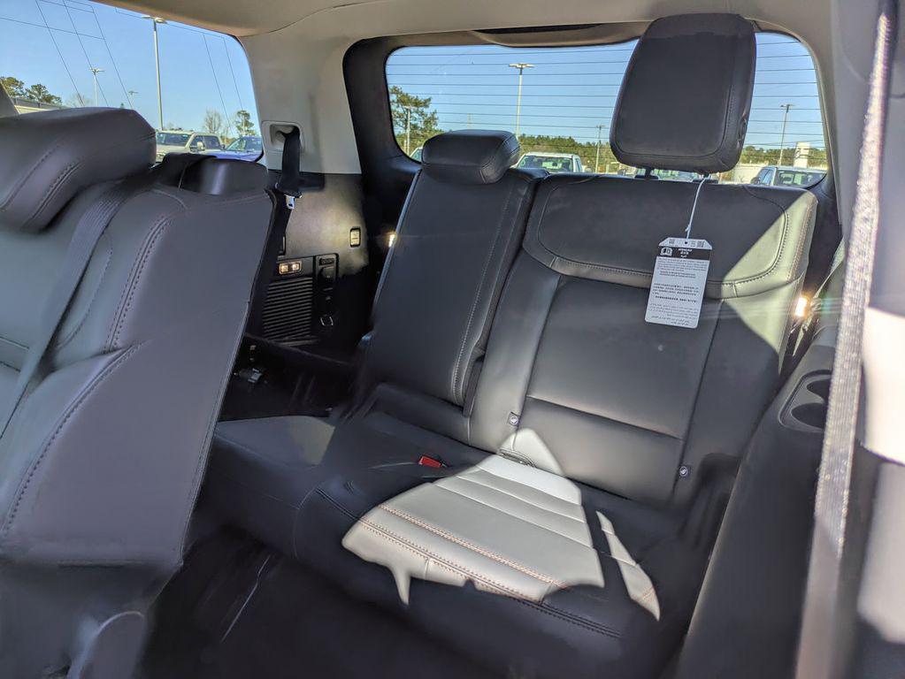 new 2025 Ford Expedition car, priced at $70,935