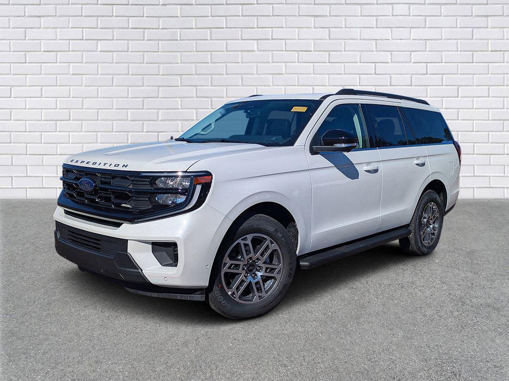 new 2025 Ford Expedition car, priced at $70,935