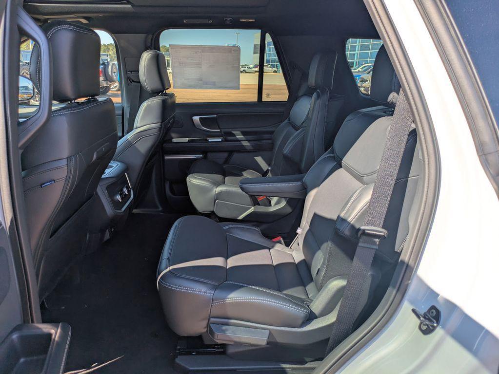 new 2025 Ford Expedition car, priced at $85,230