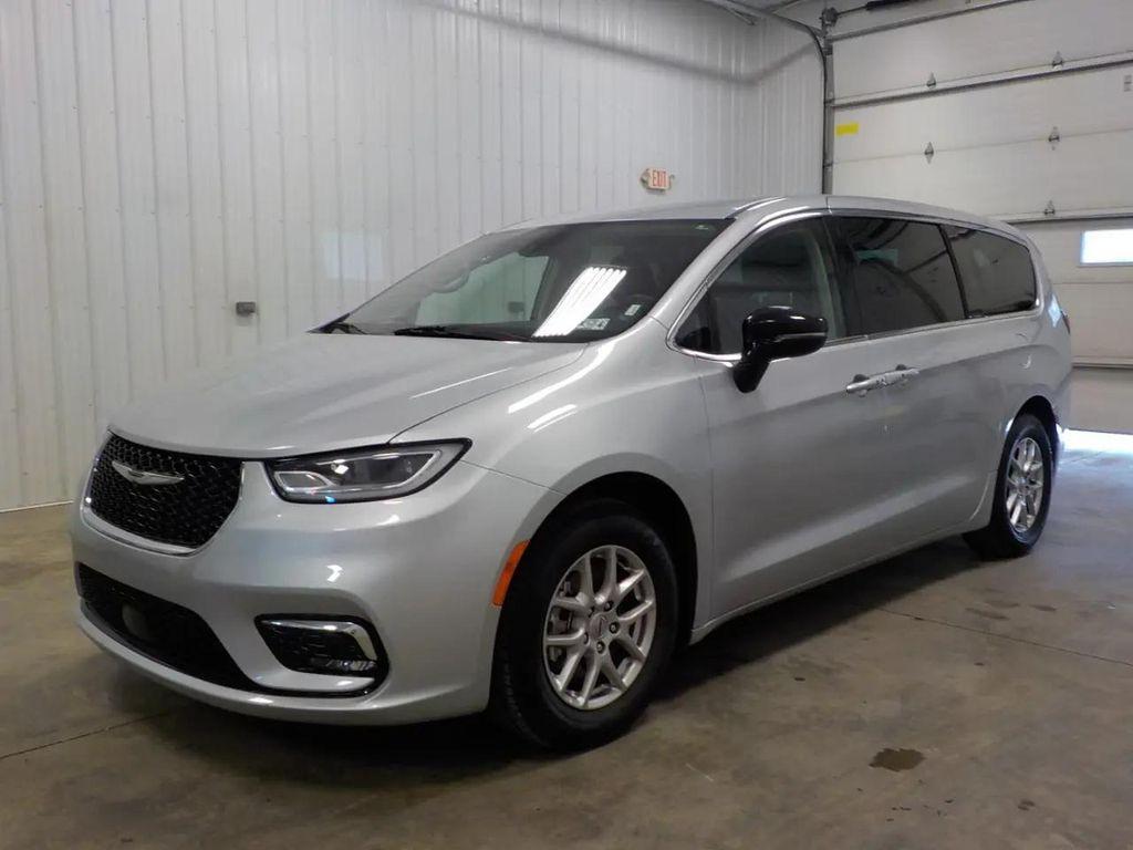 used 2024 Chrysler Pacifica car, priced at $29,999