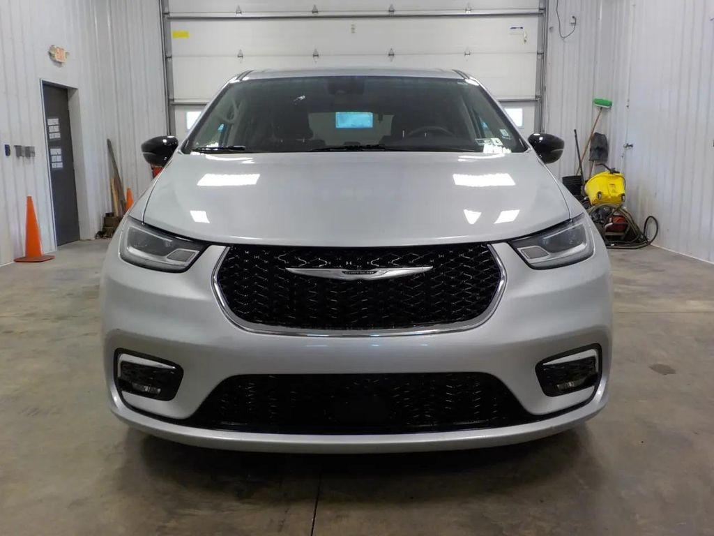 used 2024 Chrysler Pacifica car, priced at $29,999
