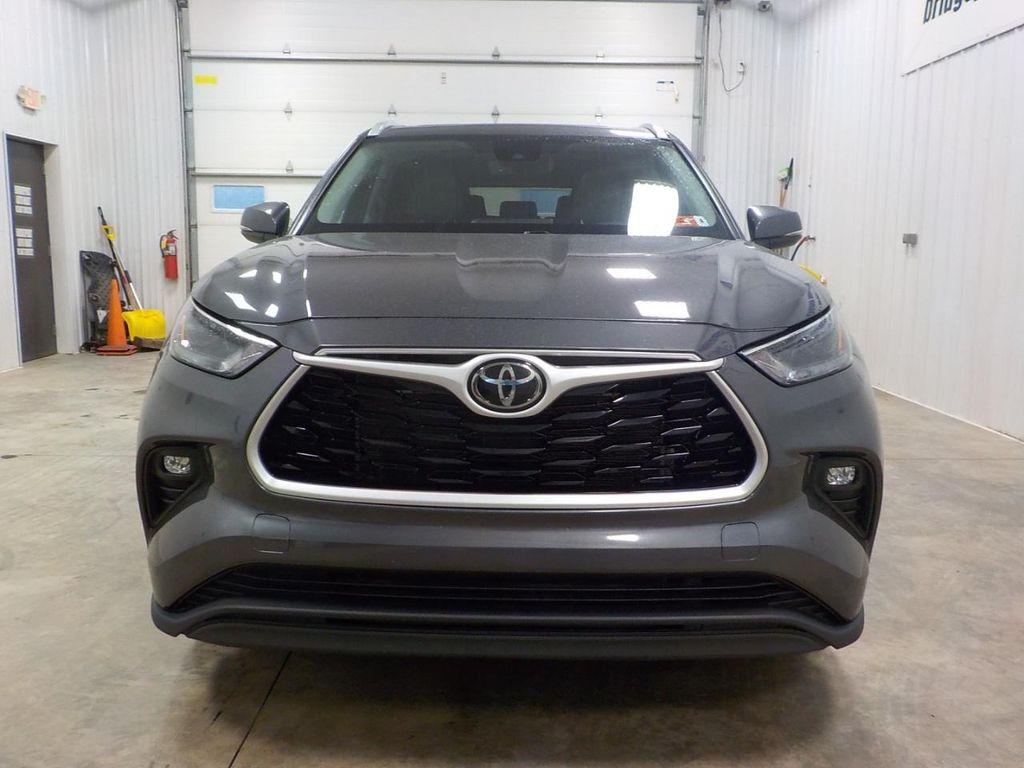 used 2022 Toyota Highlander car, priced at $33,999