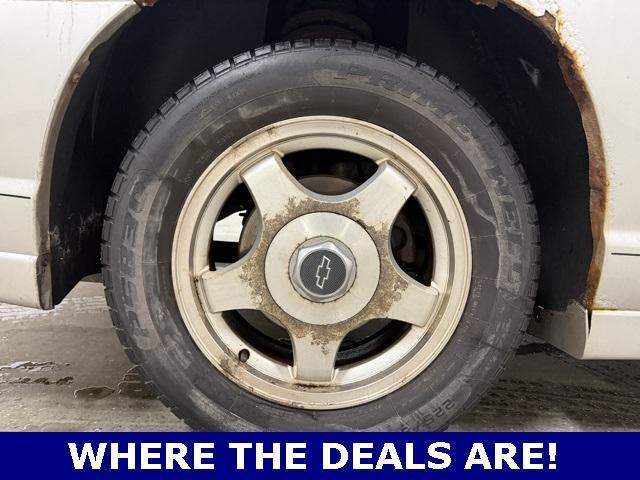 used 2005 Chevrolet Monte Carlo car, priced at $4,990