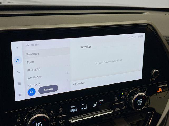 used 2023 Toyota Highlander car, priced at $33,650