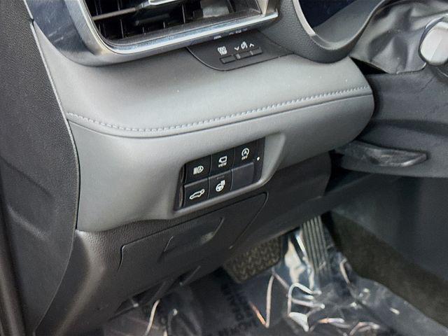 used 2023 Toyota Highlander car, priced at $33,650