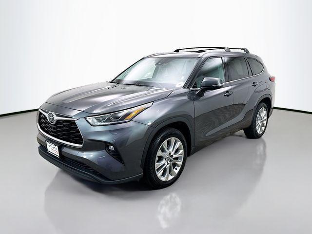 used 2023 Toyota Highlander car, priced at $33,650