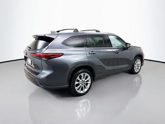 used 2023 Toyota Highlander car, priced at $33,650