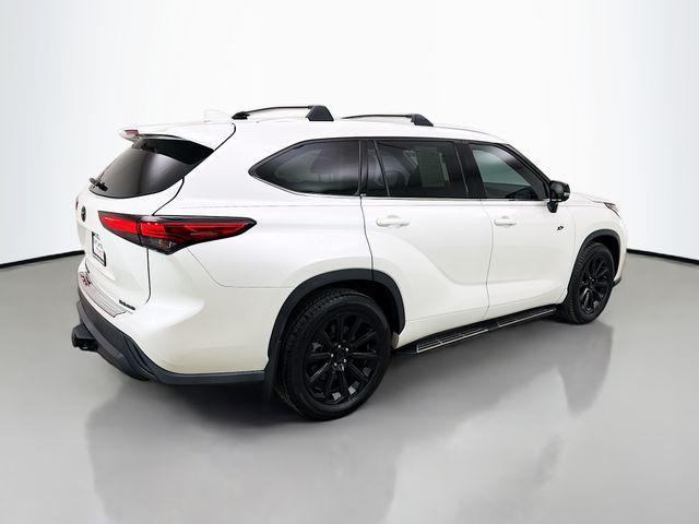 used 2021 Toyota Highlander car, priced at $31,450