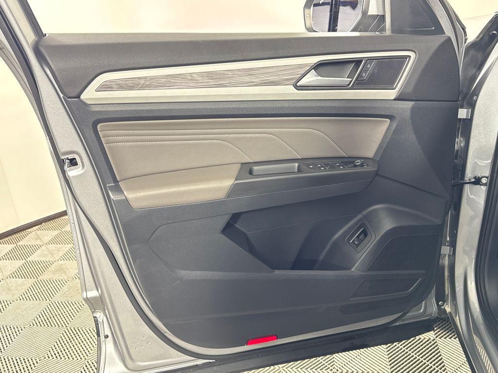 used 2022 Volkswagen Atlas Cross Sport car, priced at $25,995