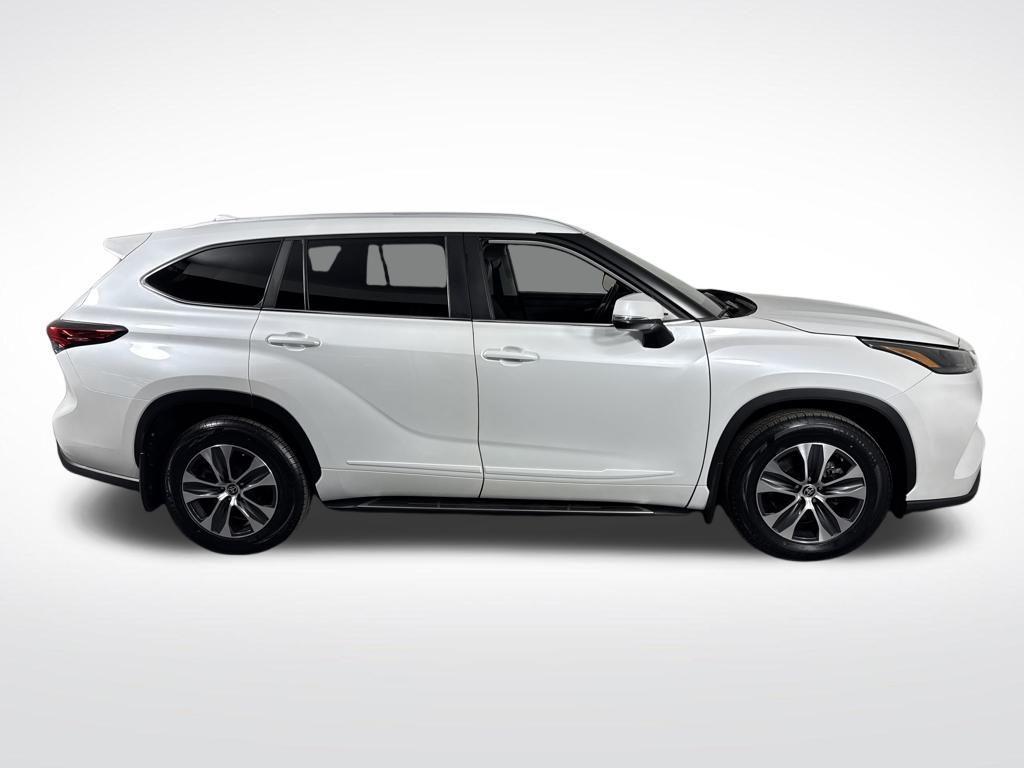 used 2023 Toyota Highlander car, priced at $35,650