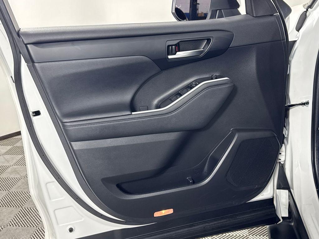 used 2023 Toyota Highlander car, priced at $35,650