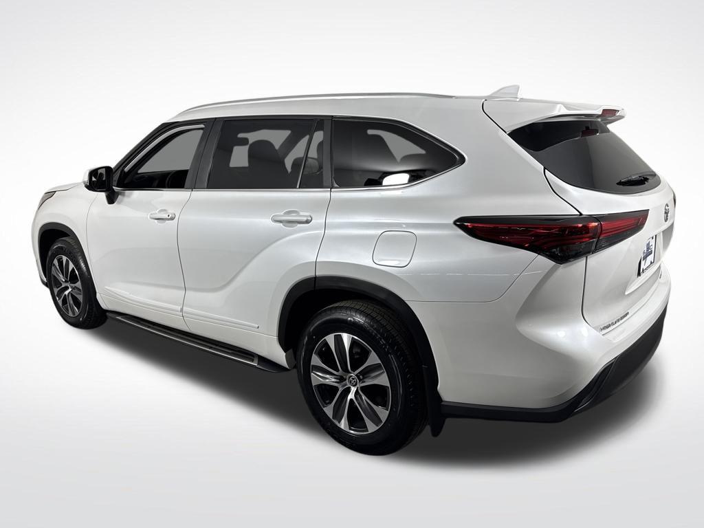 used 2023 Toyota Highlander car, priced at $35,650