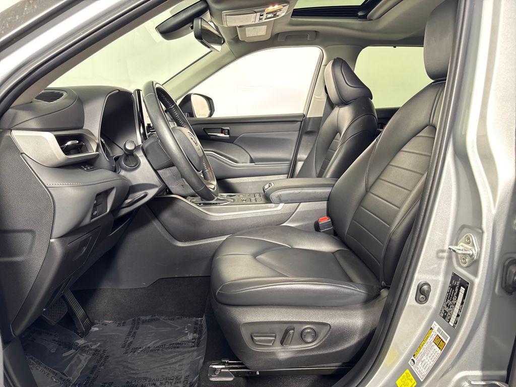 used 2022 Toyota Highlander car, priced at $37,880