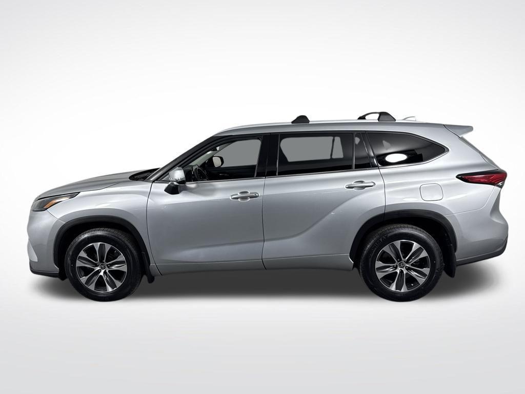 used 2022 Toyota Highlander car, priced at $37,880
