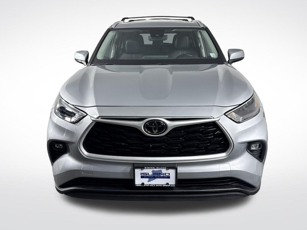 used 2022 Toyota Highlander car, priced at $37,880
