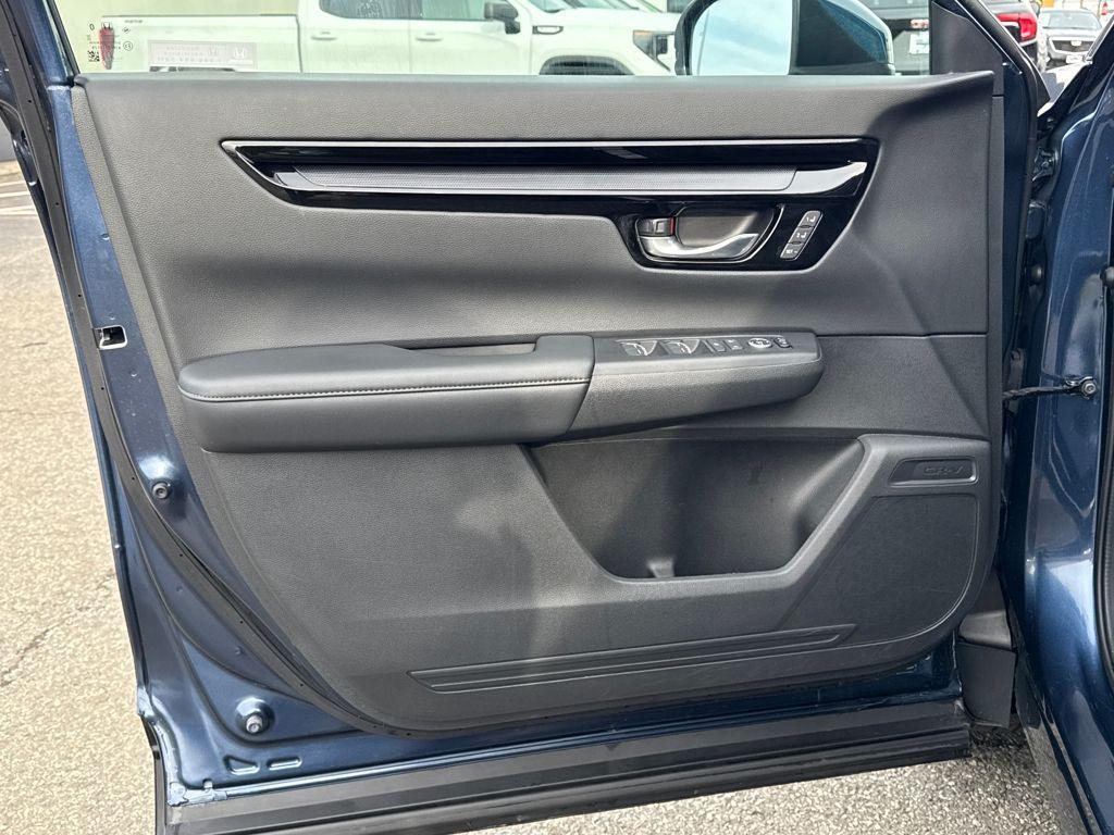used 2023 Honda CR-V car, priced at $28,555
