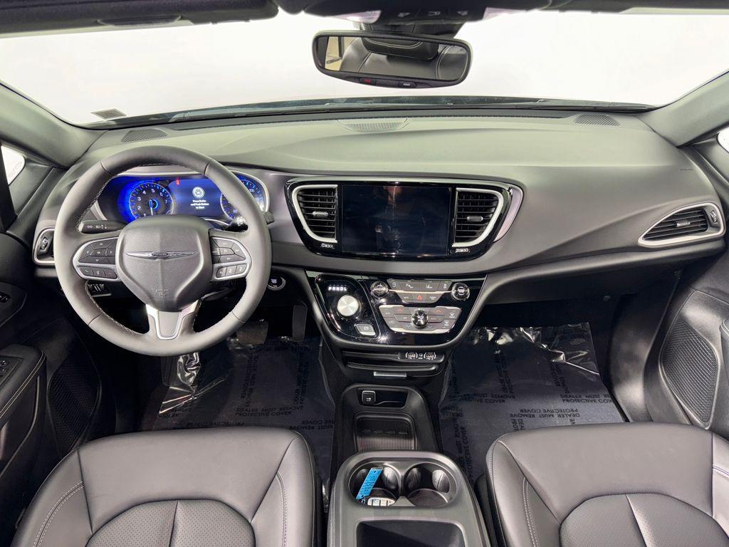 used 2025 Chrysler Pacifica car, priced at $32,976