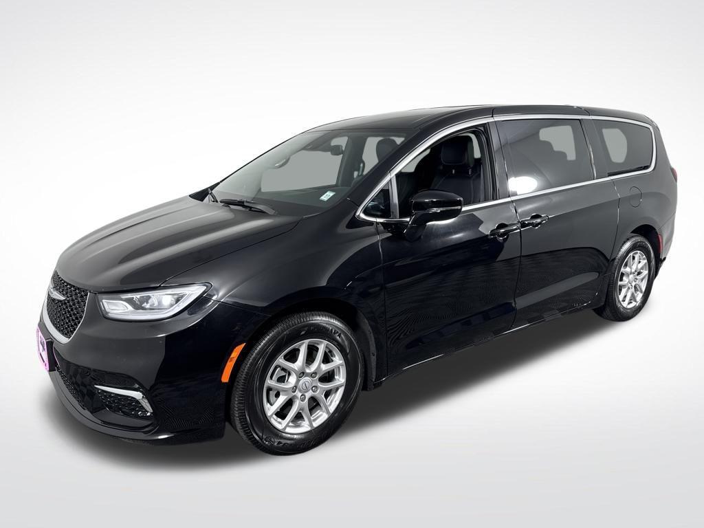 used 2025 Chrysler Pacifica car, priced at $32,976