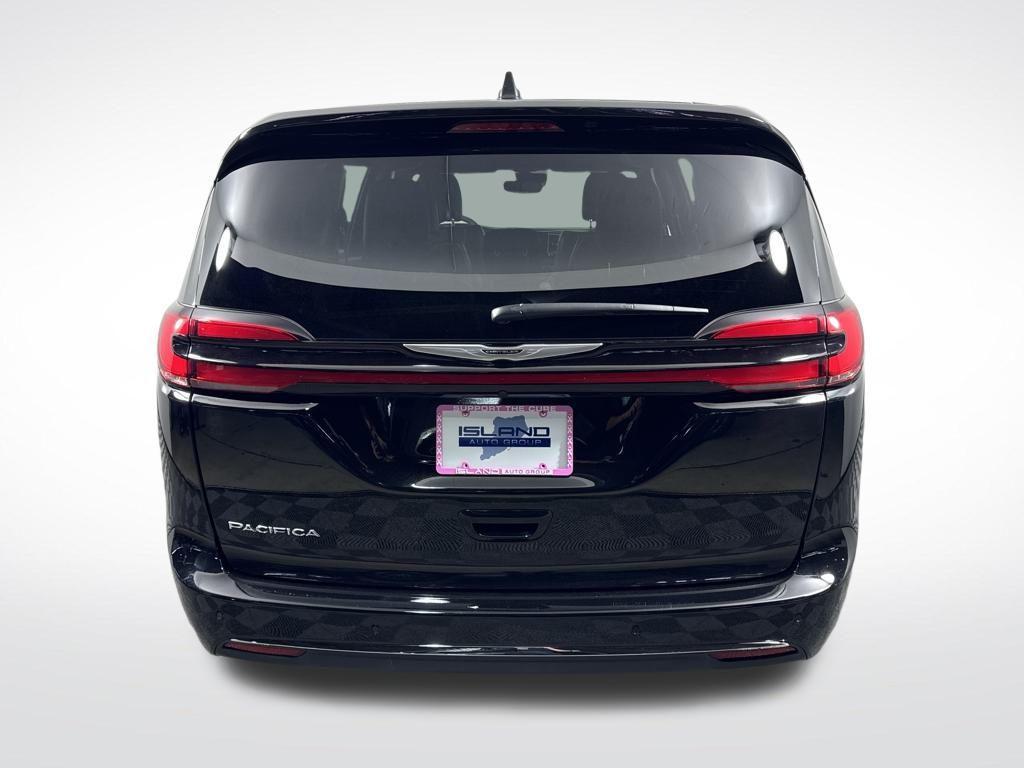 used 2025 Chrysler Pacifica car, priced at $32,976
