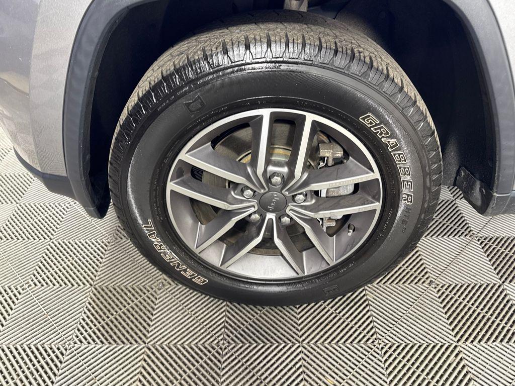 used 2021 Jeep Grand Cherokee car, priced at $23,399