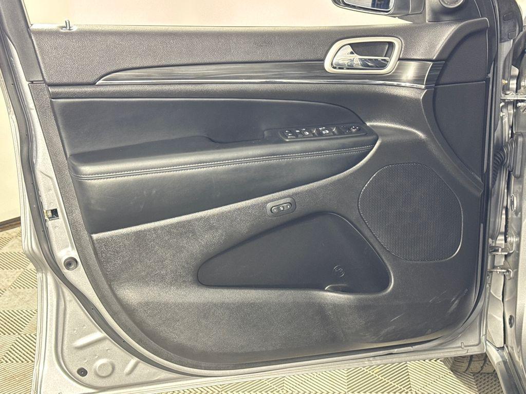 used 2021 Jeep Grand Cherokee car, priced at $23,399