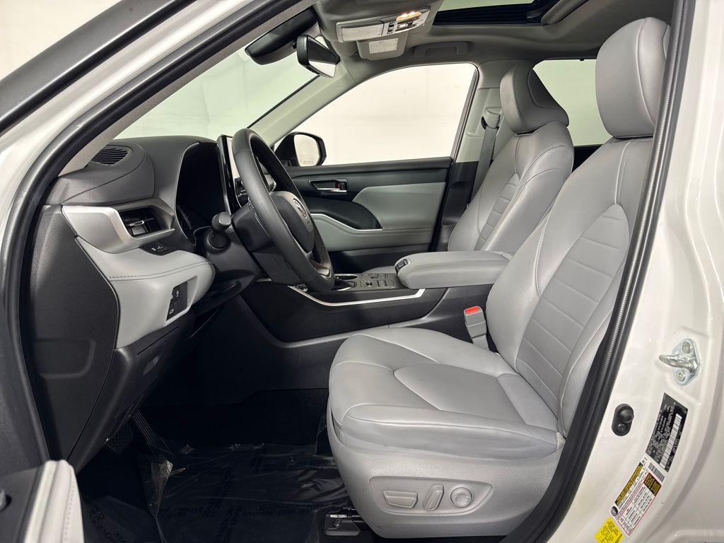 used 2023 Toyota Highlander car, priced at $37,850