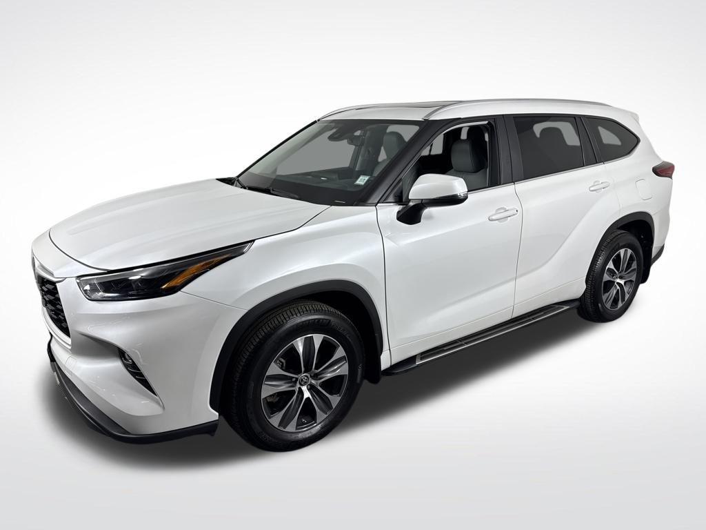used 2023 Toyota Highlander car, priced at $37,850